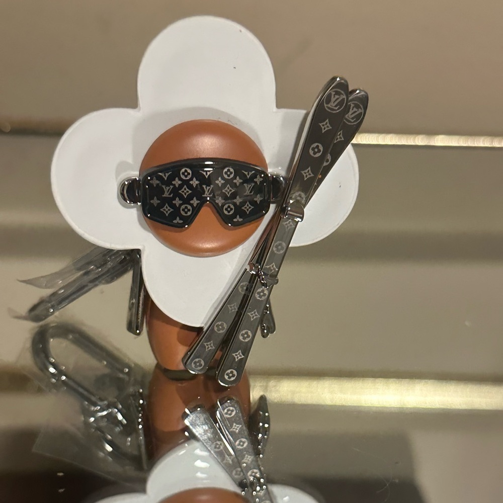 LV Viv Skiing